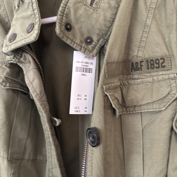 Abercrombie & Fitch Vest Women’s Size Medium Army Green, size Small - Picture 3 of 4